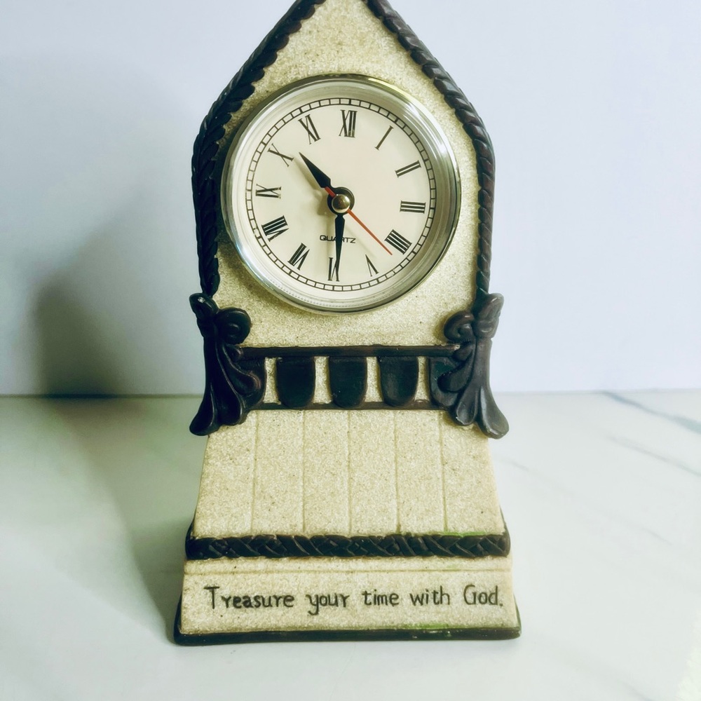 Elegant Table Clock